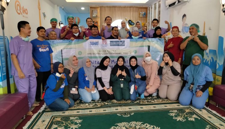 Foto: Yayasan POTADS dan pengurus POTADS bersama tim dokter ASDOKI Pusat dan Wilayah DKI Jakarta menggelar khitanan massal serentak memperingati Hari Disabilitas Internasional dipusatkan di Klinik Sunat 123 Ruko Angsana, Jalan Angsana Raya/Rawajati Timur No.1, Pejaten Timur, Kecamatan Pasar Minggu, Jakarta Selatan, Sabtu 3 Desember 2022.