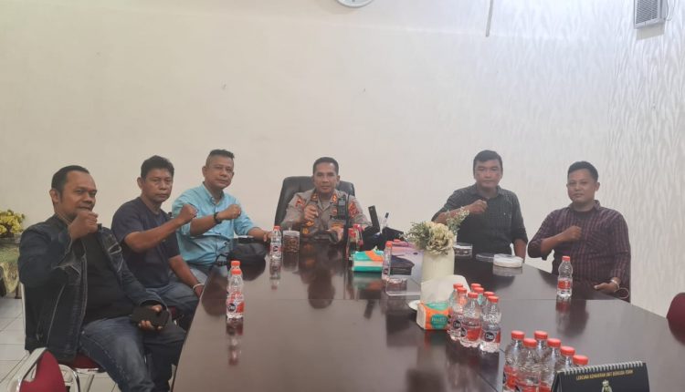 Teks photo. Kabag Ops Polrestabes Medan AKBP Arman Muis SH SIK MM bersama Pewarta, Senin (8/5/2023).