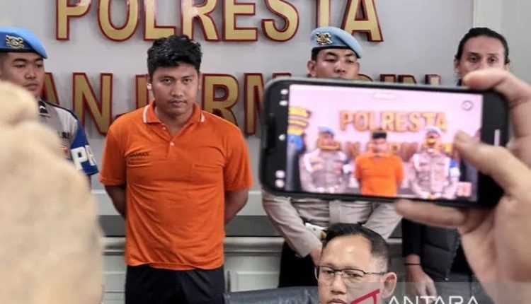 Bripda Muhammad Seili oknum Polres Banjarbaru diborgol petugas atas dugaan pembunuhan terhadap mahasiswi Universitas Lambung Mangkurat (ULM).